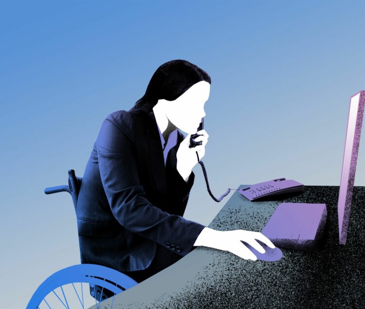Frau im Rollstuhl sitzt am Schreibtisch und telefoniert mit Blick auf Computerbildschirm PWWL Illustration